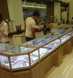 我廠生產(chǎn)精品鈦合金展柜,手機(jī)精品柜臺(tái)珠寶精品柜臺(tái)倉(cāng)儲(chǔ)貨