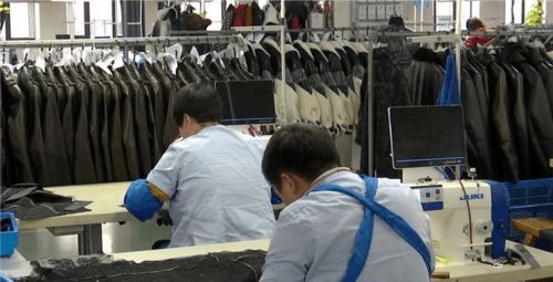 憑借一張芯片做到了標準化生產,這家服裝工廠成為皮裝行業 智慧工廠 典范